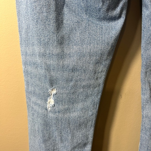 American Eagle Distressed Mom Jean Light Wash 4 destroyed ripped grunge retro - Picture 10 of 14
